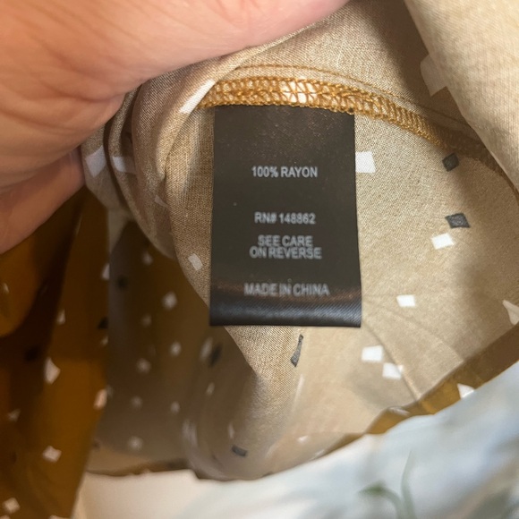 NWT Torrid sleeveless tank with key hole and tie - Picture 6 of 10